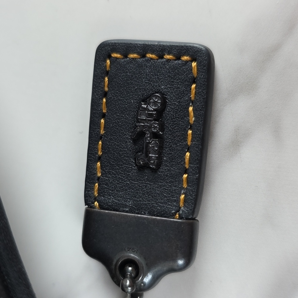 COACH 1941 CAR COUPE BLACK SEQUINS TURNLOCK WRISTLET 21‎ WALLET LTD EDITION - Picture 10 of 16